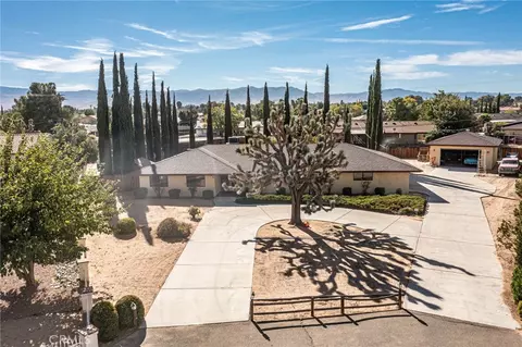 20407 Eyota Ln, Apple Valley, CA 92308