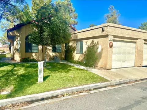 11718 Oak St, Apple Valley, CA 92308