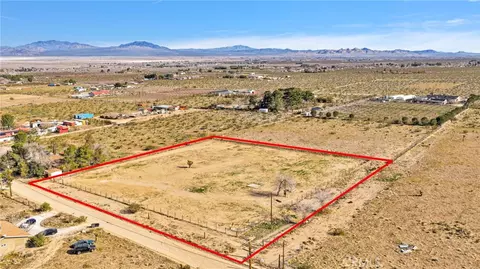 9353 Cody Apt 2 Rd, Lucerne Valley, CA 92356
