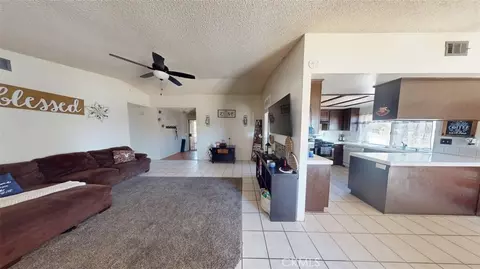 Entry Way - 9381 Choiceana, Hesperia, CA 92345 photo 4 of 5