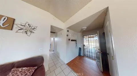 Entry Way - 9381 Choiceana, Hesperia, CA 92345 photo 1 of 5