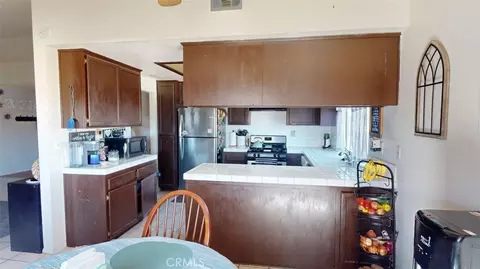Kitchen - 9381 Choiceana, Hesperia, CA 92345 photo 1 of 2