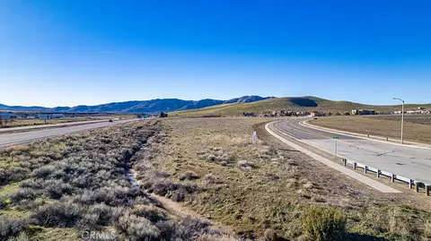 8 Challenger, Tehachapi, CA 93561 photo 4