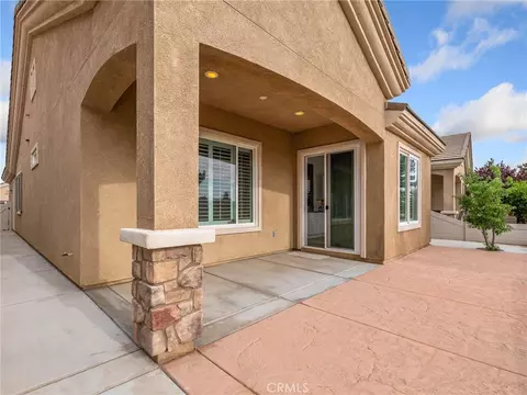 Exterior - 10364 Lakeshore Dr, Apple Valley, CA 92308 photo 4 of 6