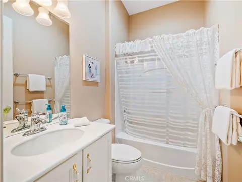 Bath - 10364 Lakeshore Dr, Apple Valley, CA 92308 photo 2 of 2