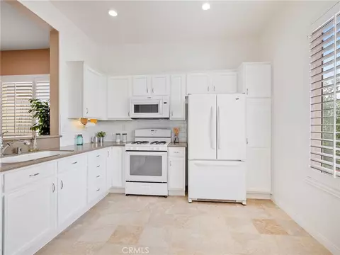 Kitchen - 10364 Lakeshore Dr, Apple Valley, CA 92308 photo 2 of 4