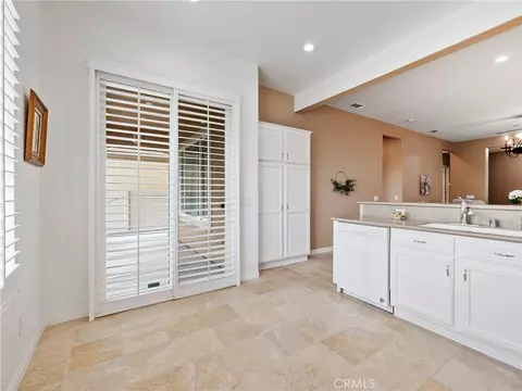 Entry Way - 10364 Lakeshore Dr, Apple Valley, CA 92308 photo 2 of 2