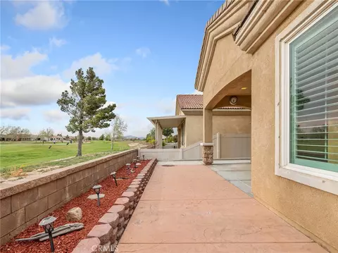 Exterior - 10364 Lakeshore Dr, Apple Valley, CA 92308 photo 5 of 6