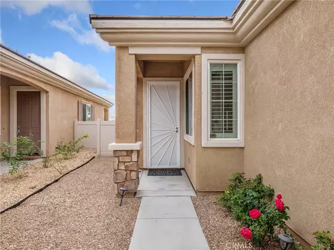 Exterior - 10364 Lakeshore Dr, Apple Valley, CA 92308 photo 3 of 6