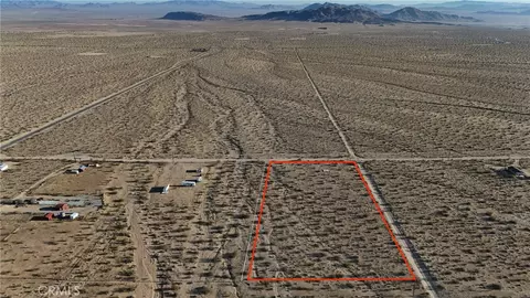 747 Joshua Tree Rd, Johnson Valley, CA 92285