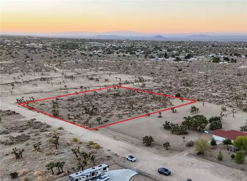 1 Yucca Terrace Dr, Phelan, CA 92371