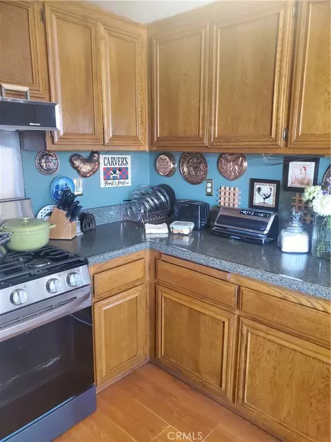 Kitchen - 9448 Braceo, Oak Hills, CA 92344 photo 2 of 4