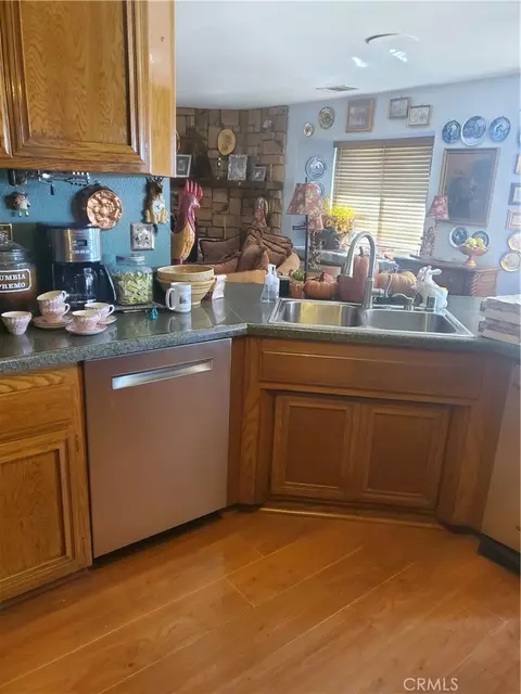 Kitchen - 9448 Braceo, Oak Hills, CA 92344 photo 3 of 4