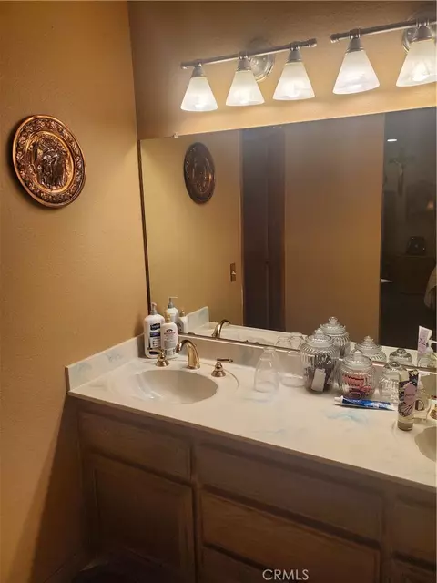 Bath - 9448 Braceo, Oak Hills, CA 92344 photo 2 of 4