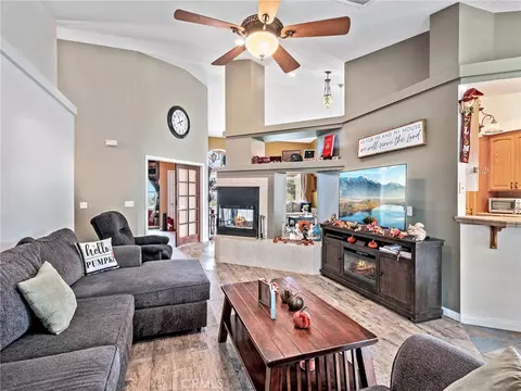Living - 10160 Pineview Rd, Pinon Hills, CA 92372 photo 2 of 3
