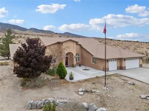 Exterior - 10160 Pineview Rd, Pinon Hills, CA 92372 photo 9 of 11