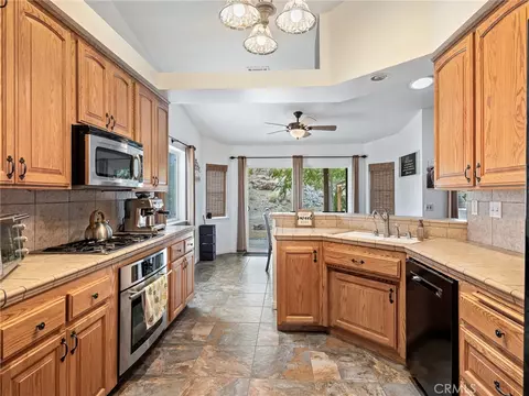 Kitchen - 10160 Pineview Rd, Pinon Hills, CA 92372 photo 2 of 3