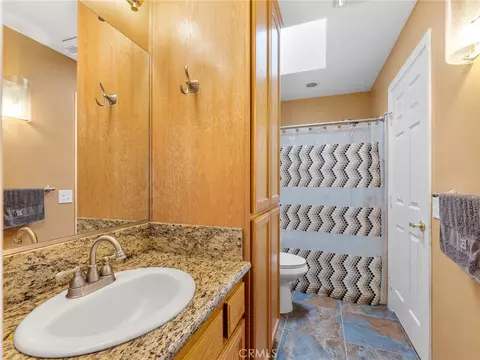 Bath - 10160 Pineview Rd, Pinon Hills, CA 92372 photo 2 of 5