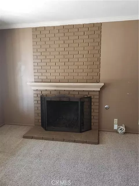 Living - 2065 Barcelona, Barstow, CA 92311 photo 4 of 4