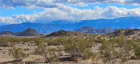 800 Jackmani Ave, Lucerne Valley, CA 92356