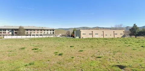 4 W E St, Tehachapi, CA 93561