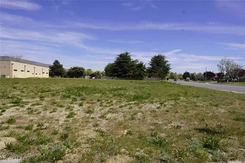 4 W E St, Tehachapi, CA 93561