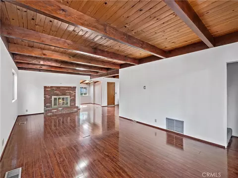 Living - 1725 Linnet, Wrightwood, CA 92397 photo 2 of 9
