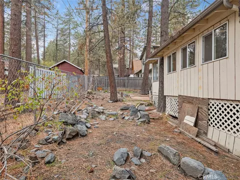Exterior - 1725 Linnet, Wrightwood, CA 92397 photo 5 of 7