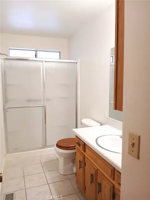 Bath - 1725 Linnet, Wrightwood, CA 92397 photo 1 of 2