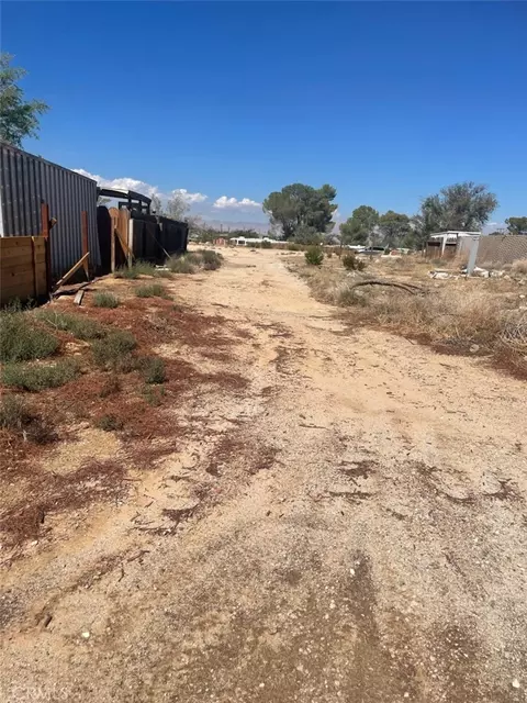 185 Camp Fire Dr, California City, CA 93505