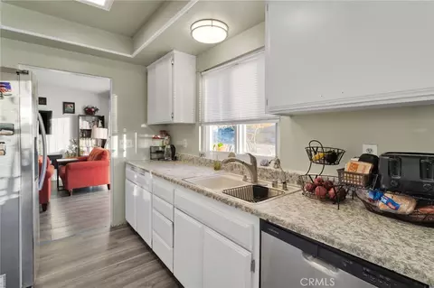 Kitchen - 13167 Olathe Rd, Apple Valley, CA 92308 photo 3 of 4