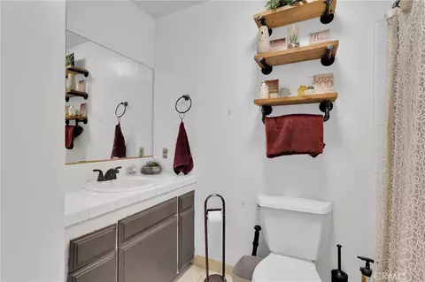Bath - 13167 Olathe Rd, Apple Valley, CA 92308 photo 1 of 2