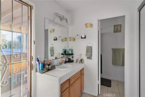 Bath - 13167 Olathe Rd, Apple Valley, CA 92308 photo 2 of 2