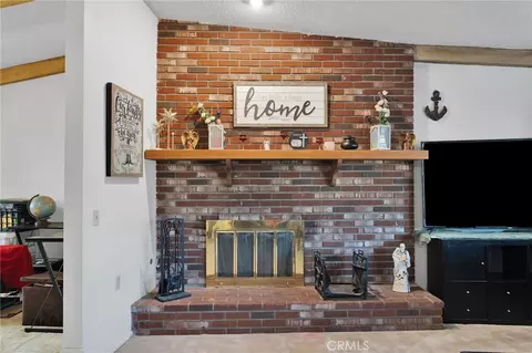 Living - 13167 Olathe Rd, Apple Valley, CA 92308 photo 1 of 2