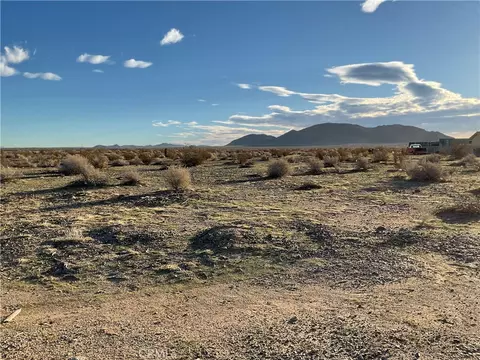 1 Buffalo Trl, Helendale, CA 92342