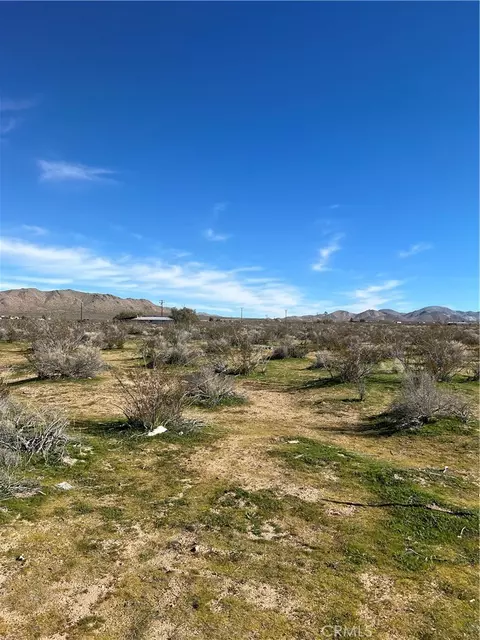 22 Redbank Rd, Apple Valley, CA 92307