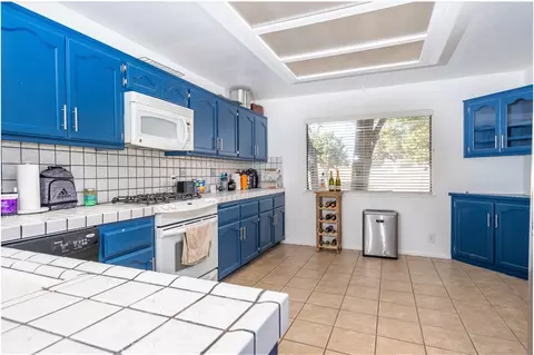 Kitchen - 18146 Orange, Hesperia, CA 92345 photo 1 of 2