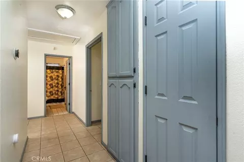 Entry Way - 18146 Orange, Hesperia, CA 92345 photo 1 of 2