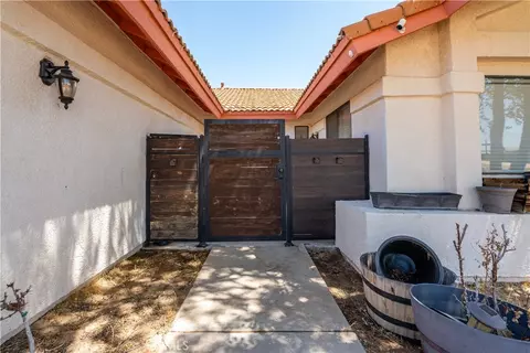 Exterior - 18146 Orange, Hesperia, CA 92345 photo 8 of 11