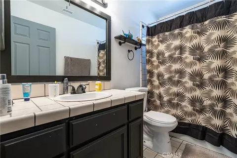 Bath - 18146 Orange, Hesperia, CA 92345 photo 2 of 3
