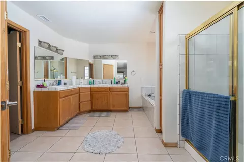 Bath - 18146 Orange, Hesperia, CA 92345 photo 3 of 3