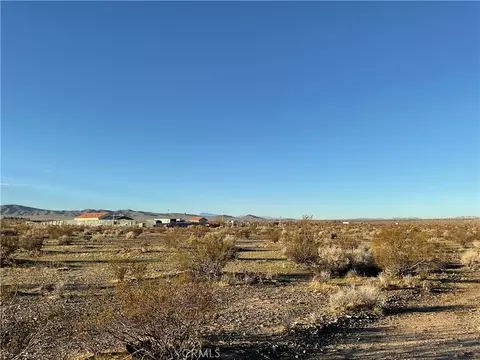 2 Buffalo Trl, Helendale, CA 92342