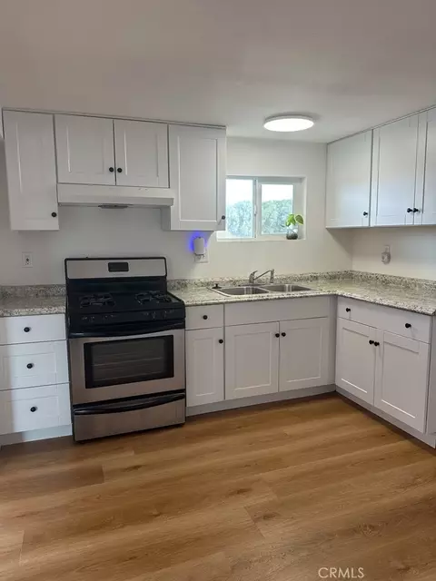 Kitchen - 34929 Cedar Rd, Barstow, CA 92311 photo 3 of 4