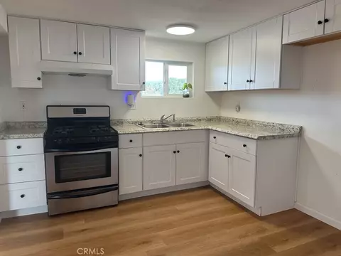 Kitchen - 34929 Cedar Rd, Barstow, CA 92311 photo 2 of 4