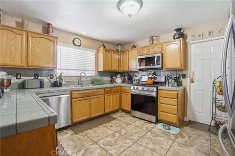 Kitchen - 15342 Kearny, Adelanto, CA 92301 photo 2 of 3