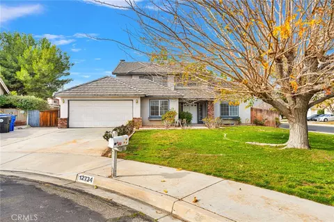 12734 Trotters Ln, Victorville, CA 92392
