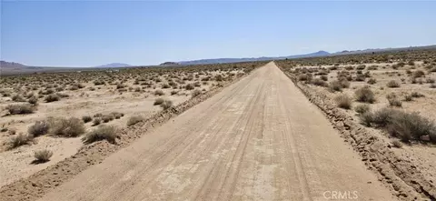 800 Smoke Bush Rd, Lucerne Valley, CA 92356