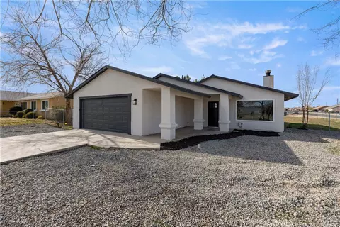 12850 Lakota Rd, Apple Valley, CA 92308