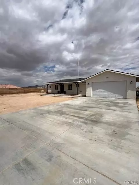 10773 Mills Rd, Apple Valley, CA 92308