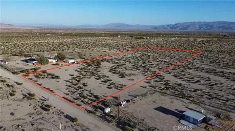 758 Papoose Trl, Twentynine Palms, CA 92277